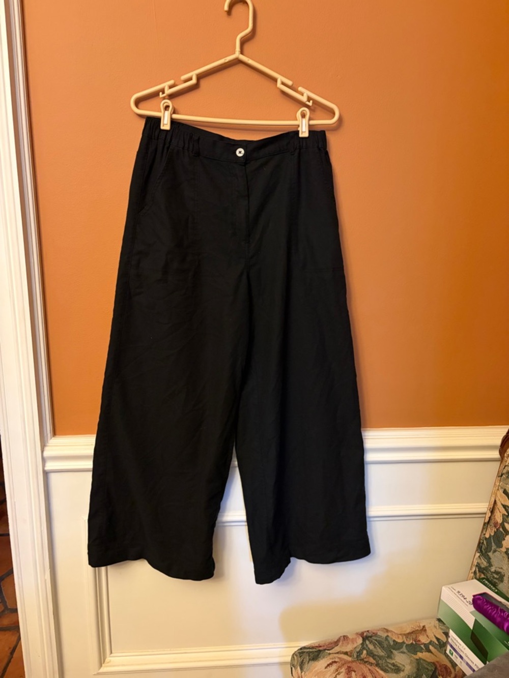 Max Studio Black Wide-Leg Crop Pants